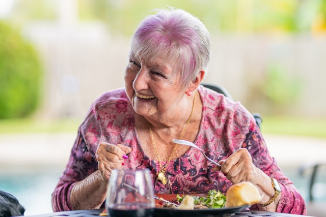 old lady with purple hair eating lunch