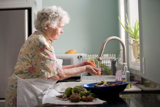 woman-washing-hands